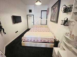 Master bedroom- click for photo gallery